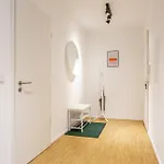 Global Living - Design I I Smart-tv I Kitchen I アパート *