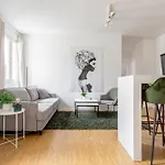 Global Living - Design I I Smart-tv I Kitchen I アパート *