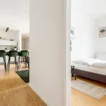 Global Living - Design I I Smart-tv I Kitchen I * ベルリン