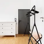 Global Living - Design I I Smart-tv I Kitchen I アパート