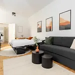 Global Living - Design I I Smart-tv I Kitchen I ベルリン