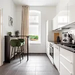 Global Living - Design I I Smart-tv I Kitchen I アパート ベルリン