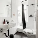 Global Living - Design I I Smart-tv I Kitchen I ベルリン