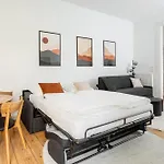 Global Living - Design I I Smart-tv I Kitchen I ベルリン