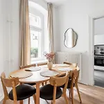 Global Living - Design I I Smart-tv I Kitchen I Daire Berlin